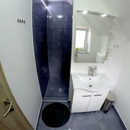 The Jungle And Gostinjska kuća Bled