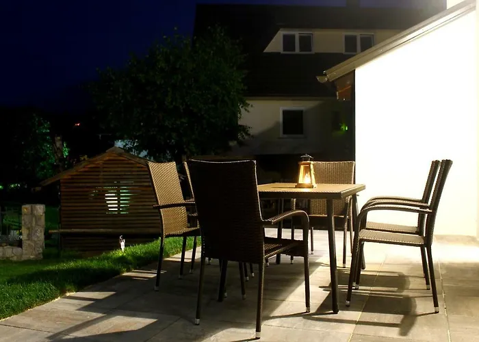 The Jungle And Πανσιόν 3*